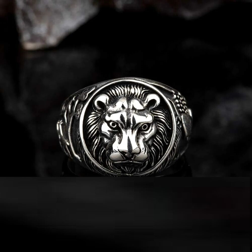 Oxidized Lion Head Round Silver Ring