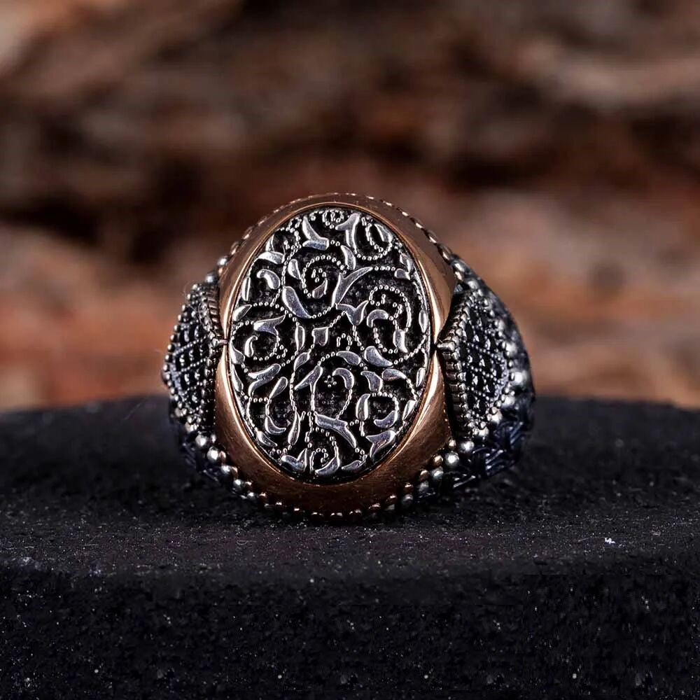 Exclusive Design Stoneless Silver Ring With Zircon Sides