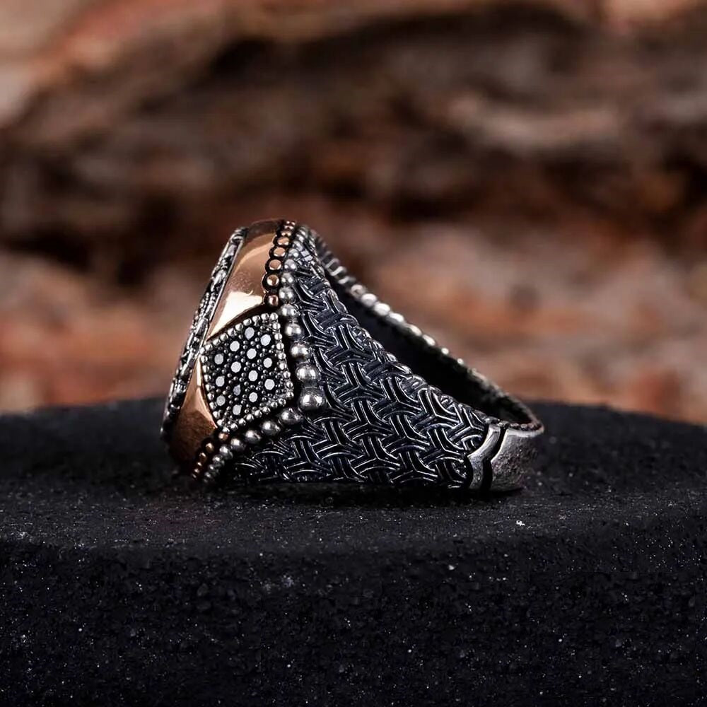 Exclusive Design Stoneless Silver Ring With Zircon Sides