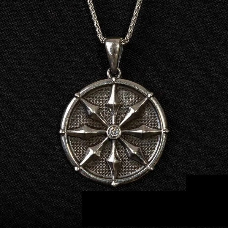 Single Zircon Detailed Round Silver Necklace