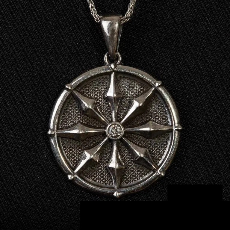 Single Zircon Detailed Round Silver Necklace